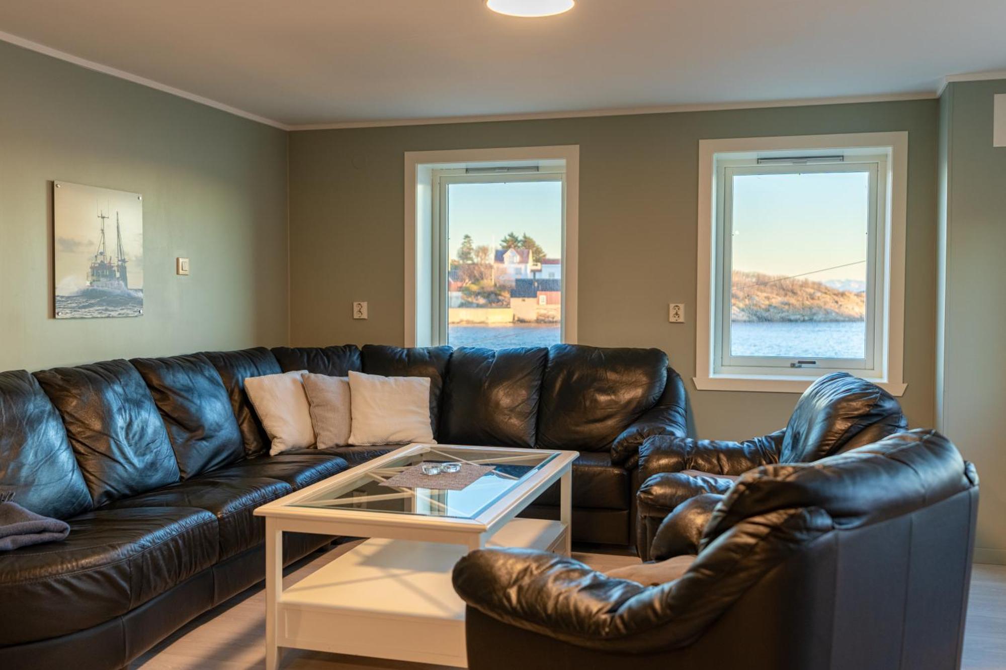 Henningsvaer Rorbuer Hotel Exterior photo