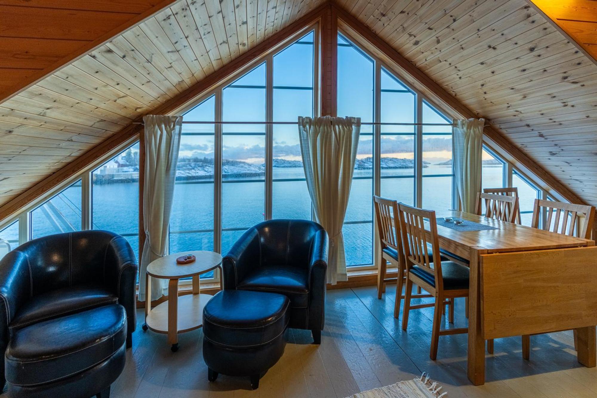 Henningsvaer Rorbuer Hotel Exterior photo