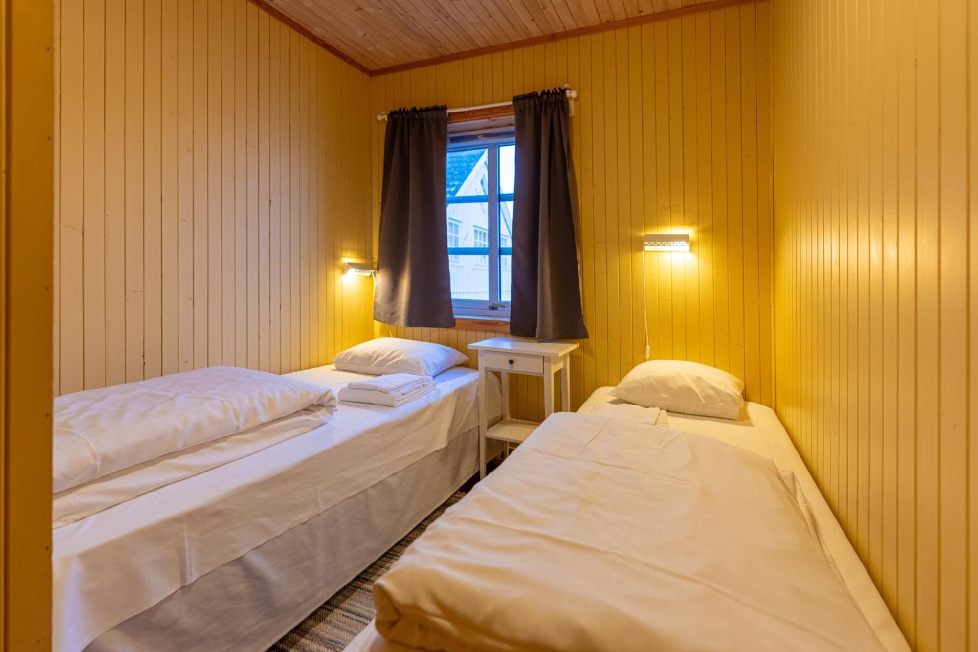 Henningsvaer Rorbuer Hotel Exterior photo