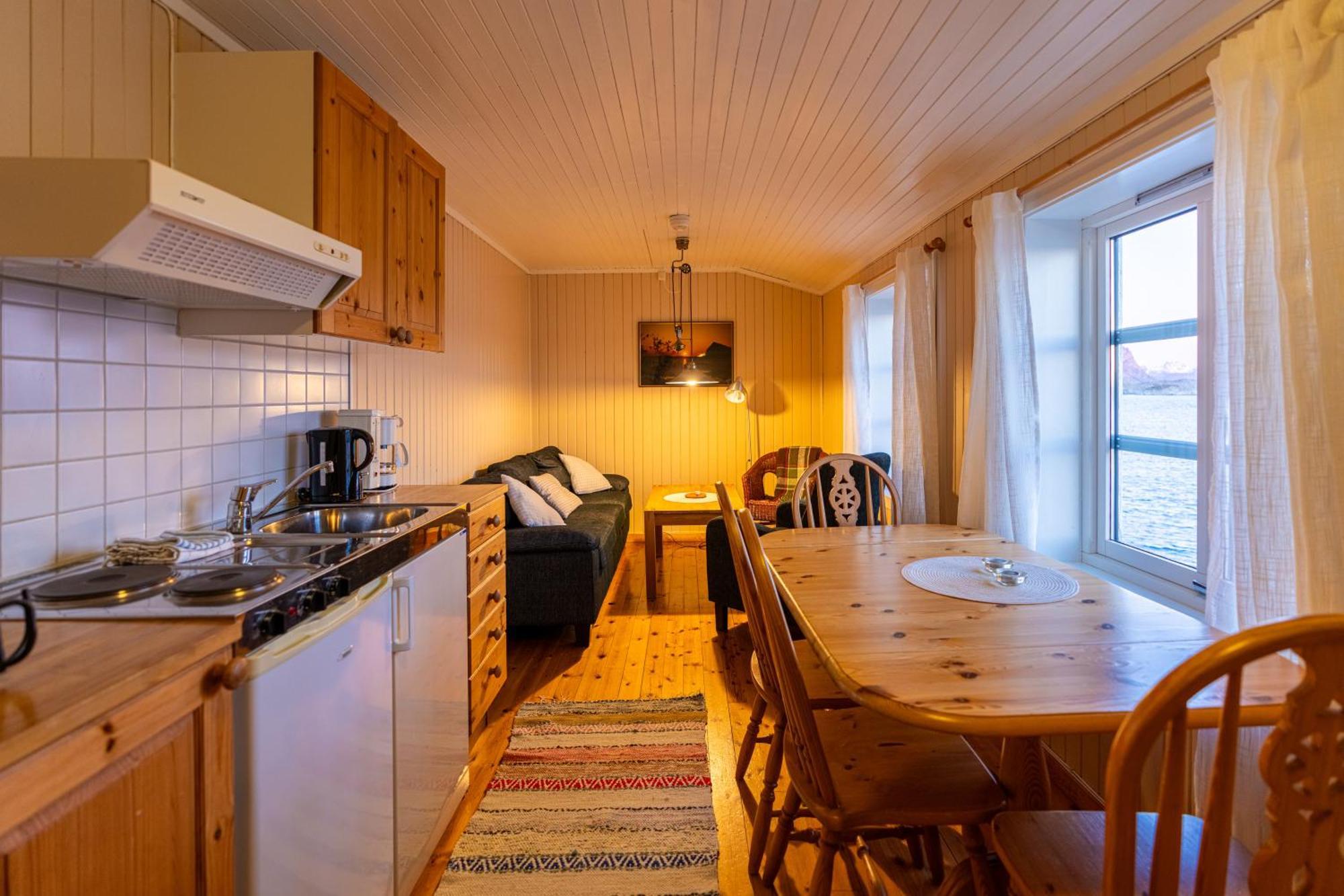 Henningsvaer Rorbuer Hotel Exterior photo