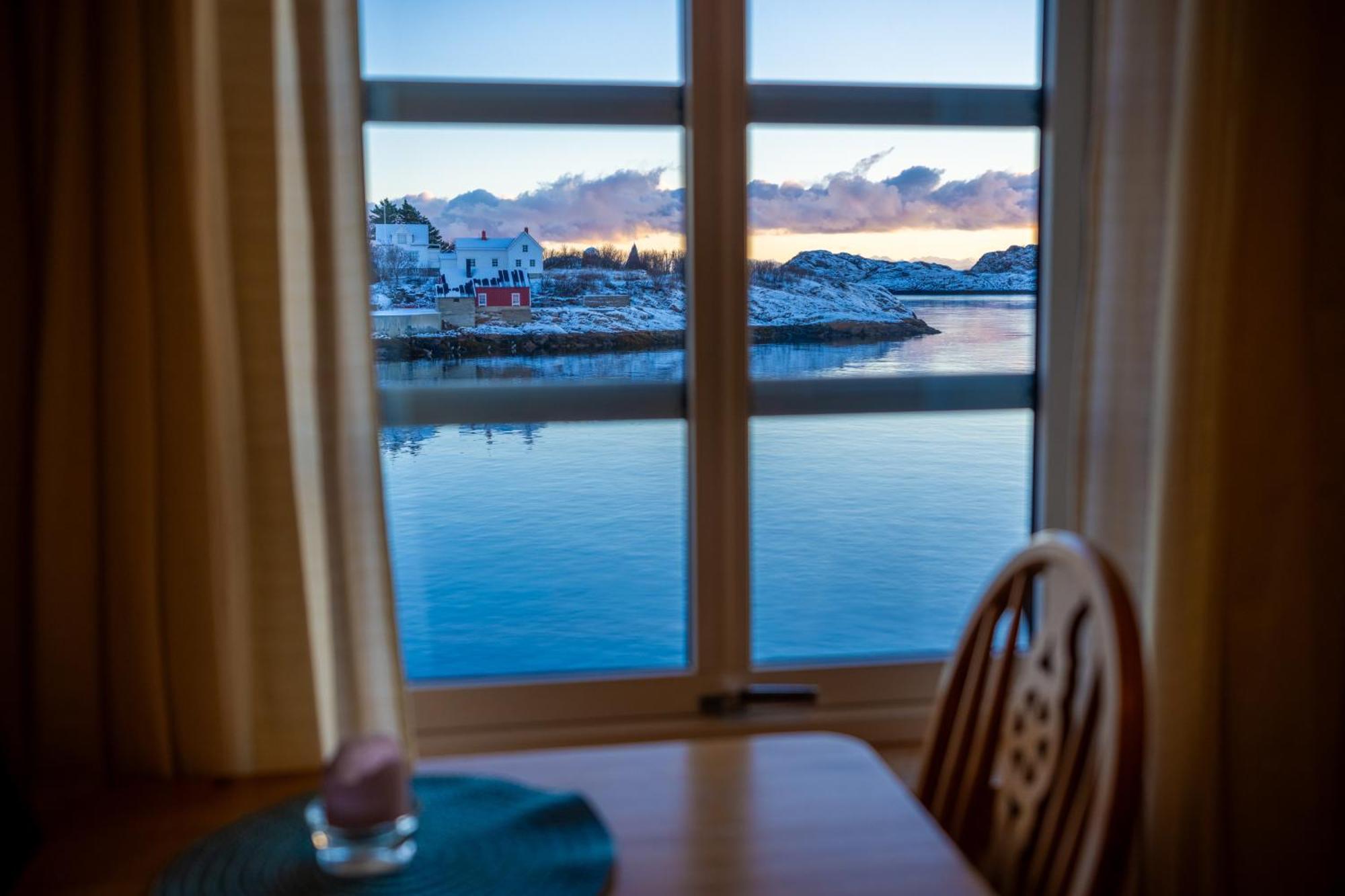 Henningsvaer Rorbuer Hotel Exterior photo