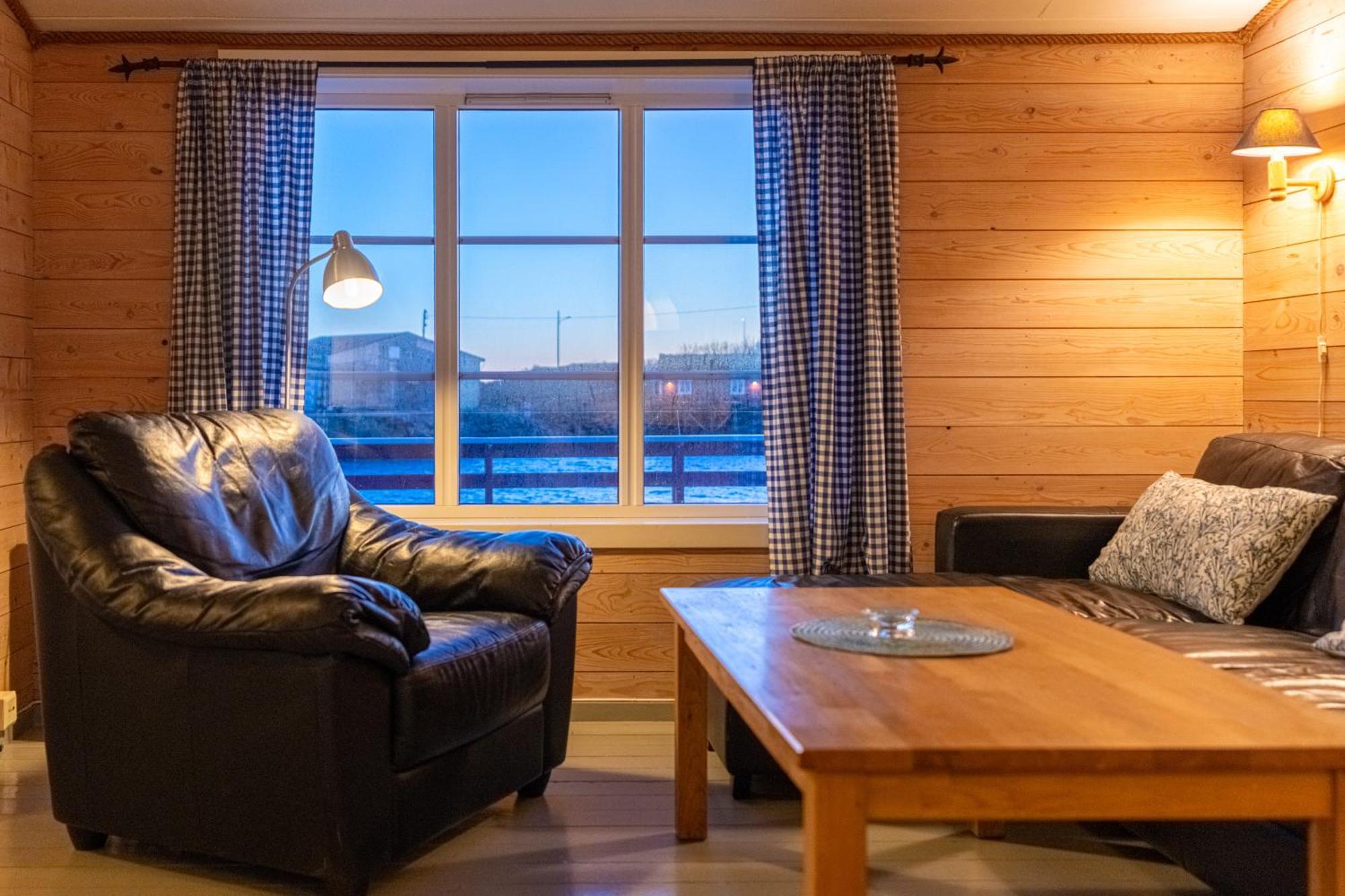 Henningsvaer Rorbuer Hotel Exterior photo