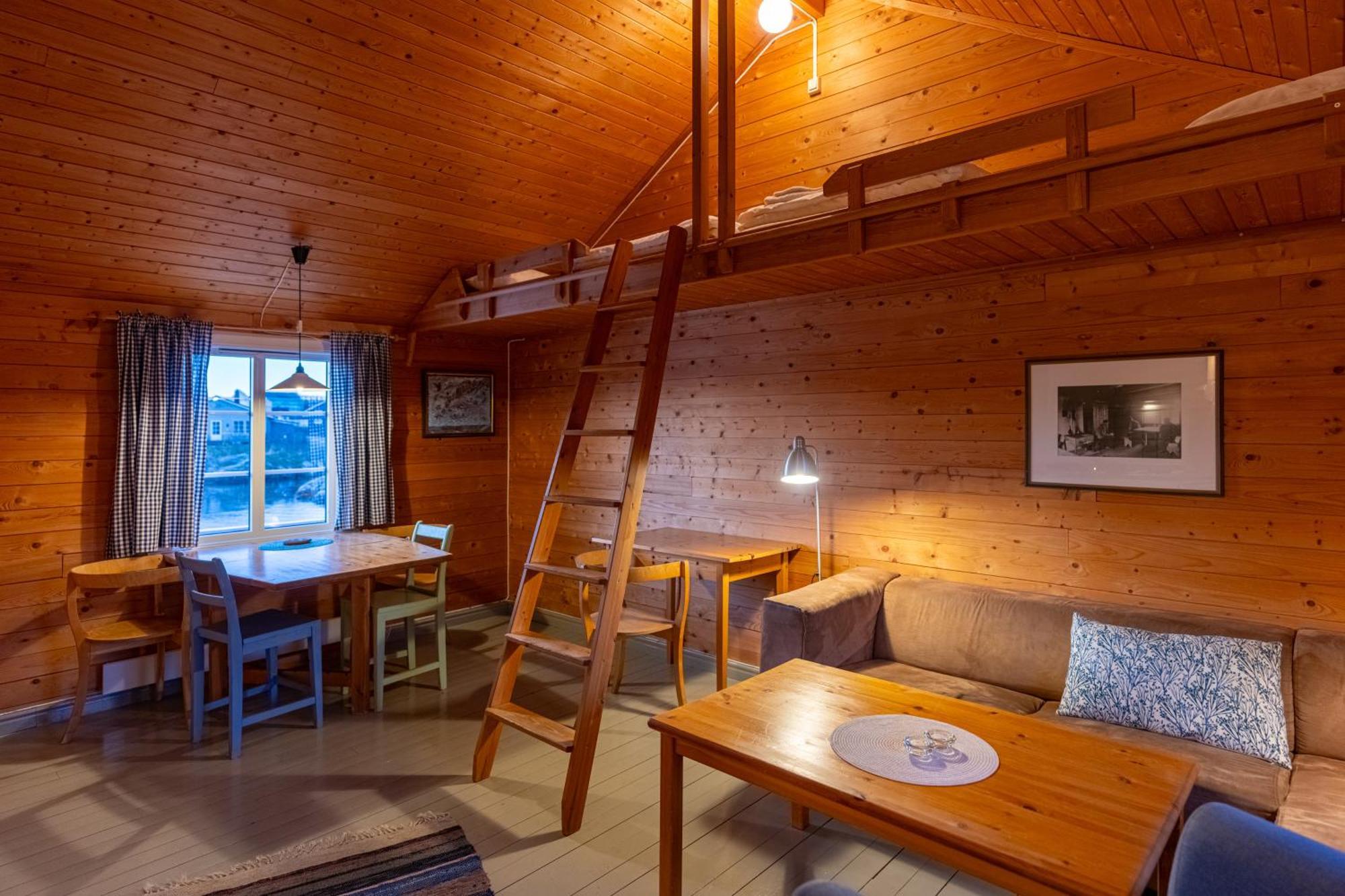 Henningsvaer Rorbuer Hotel Exterior photo