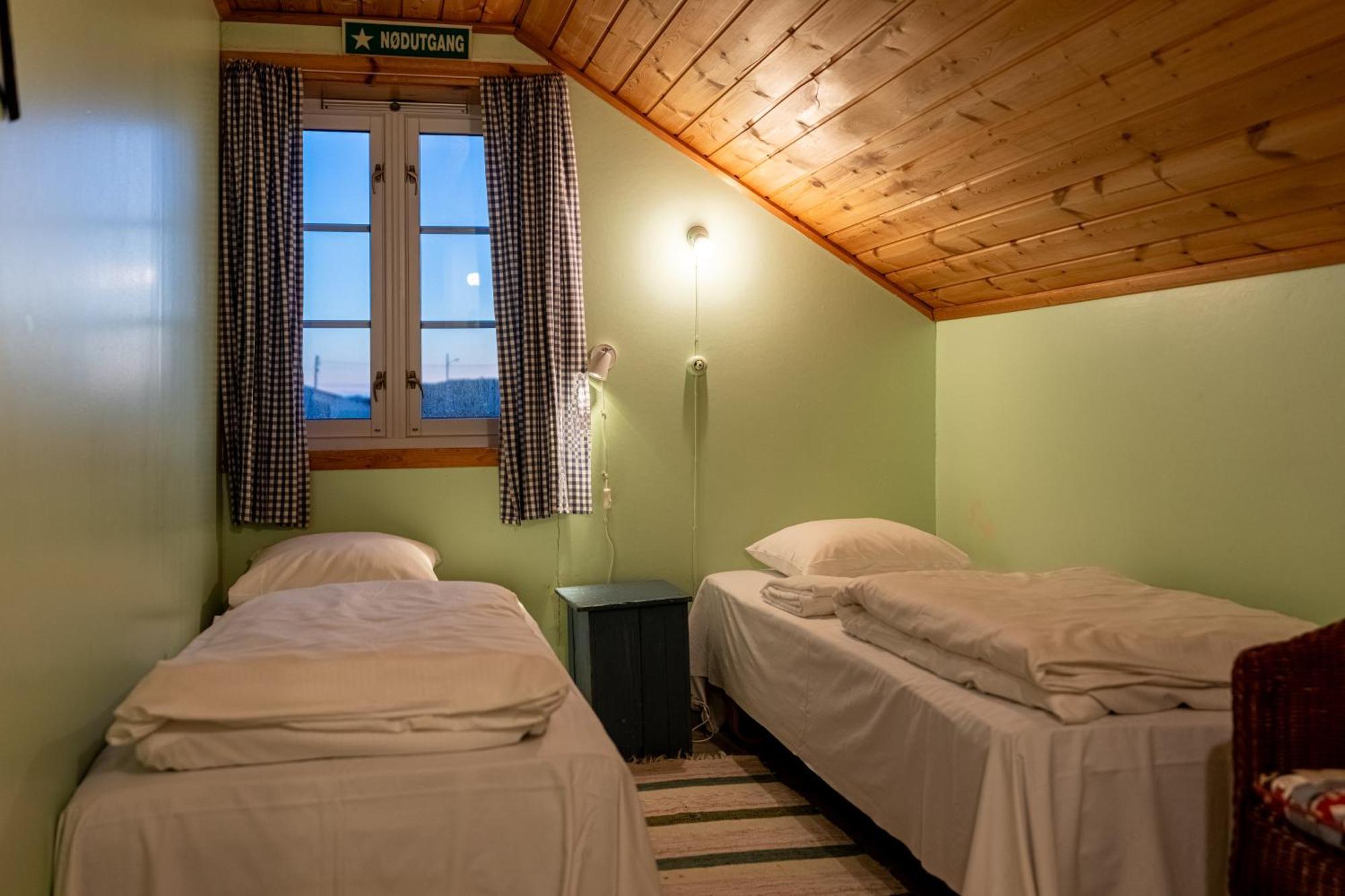 Henningsvaer Rorbuer Hotel Exterior photo
