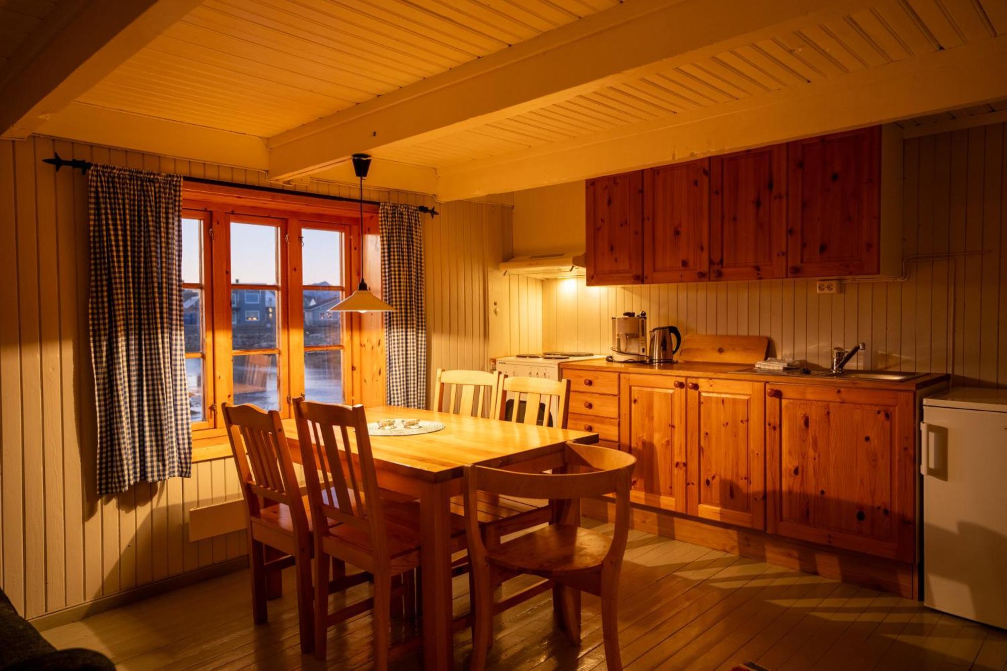 Henningsvaer Rorbuer Hotel Exterior photo