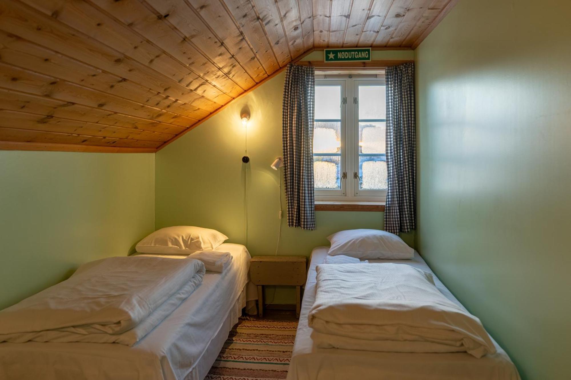 Henningsvaer Rorbuer Hotel Exterior photo