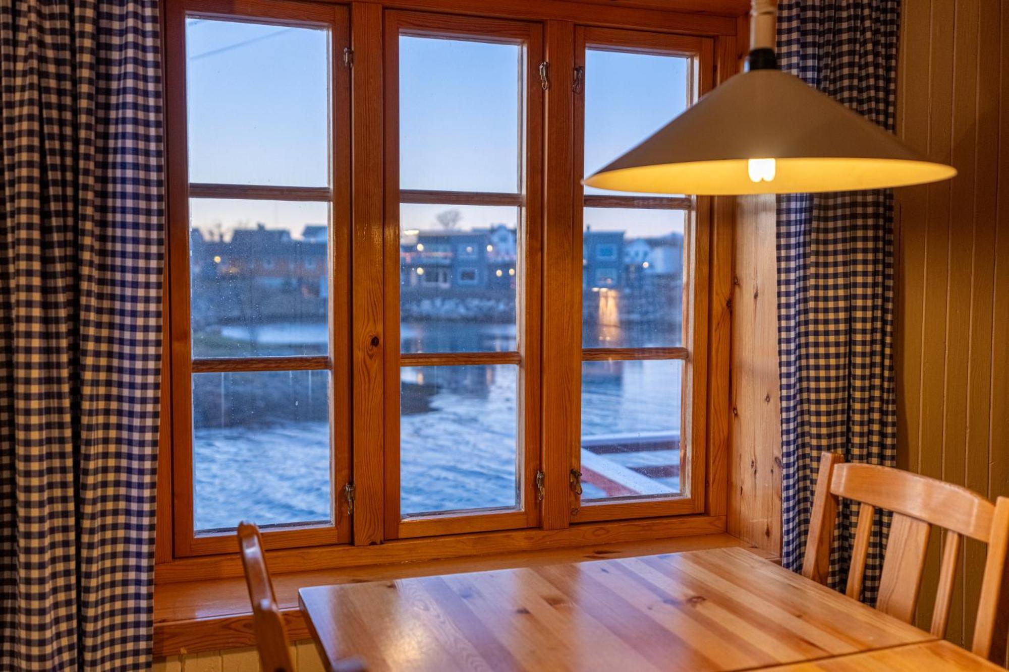 Henningsvaer Rorbuer Hotel Exterior photo