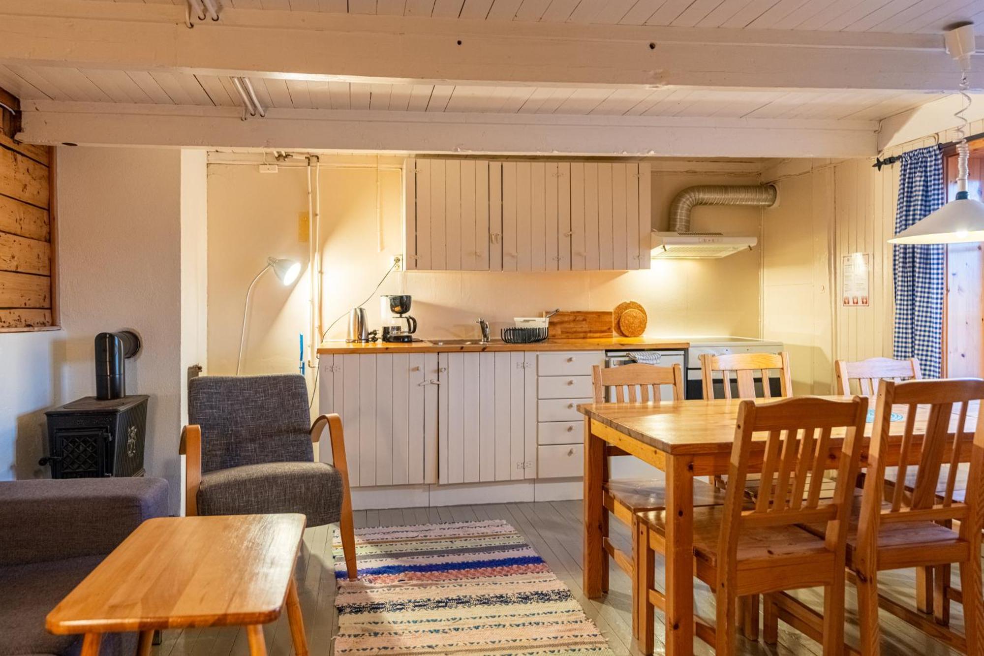 Henningsvaer Rorbuer Hotel Exterior photo